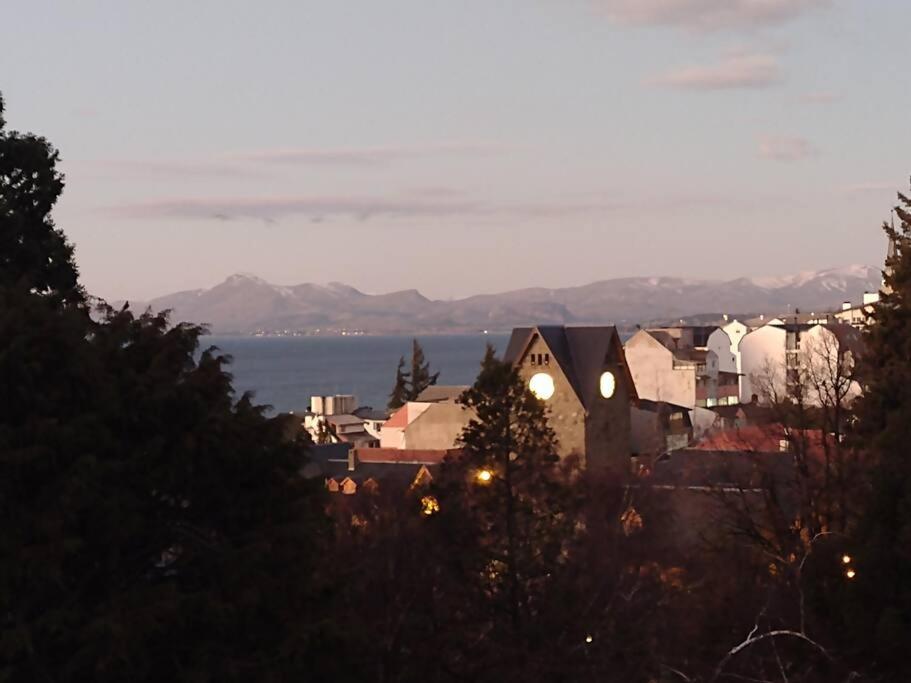 Hermoso Departamento Con Vista Al Lago San Carlos de Bariloche Luaran gambar